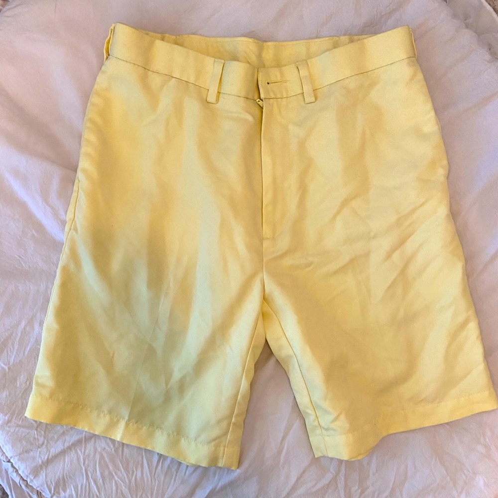 Round tree & Yorke golf chino shorts